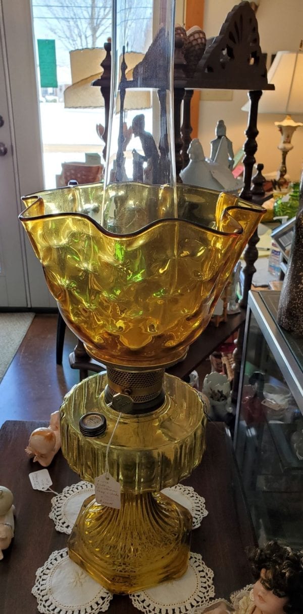 Gold/Amber Vintage Oil Lamp