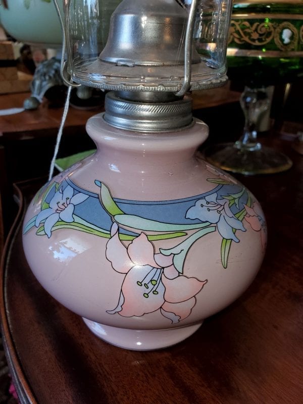 Mauve Floral Vintage Oil Lamp - Image 3