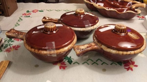 Hull Brown Drip Individual Handled Casserole Bowl w/Lid