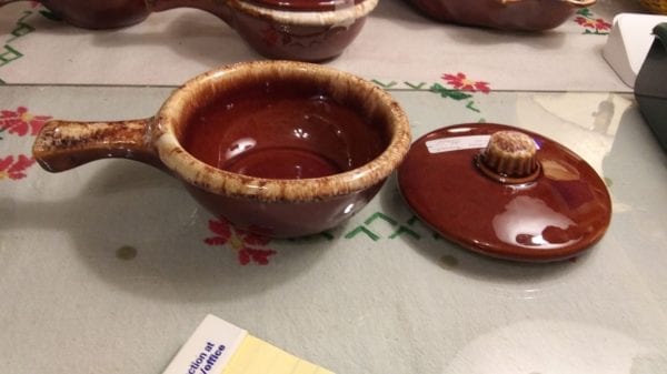 Hull Brown Drip Individual Handled Casserole Bowl w/Lid - Image 3