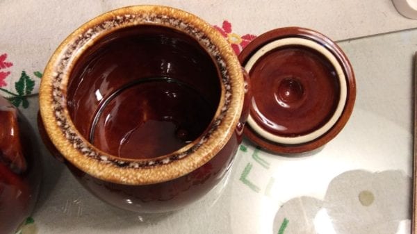 Hull Brown Drip Bean Pots (small) w/Lid