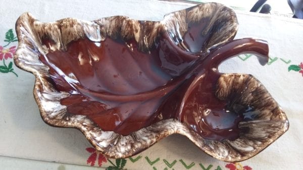 Hull Brown Drip Lg. Leaf Shaped Chip and Dip Bowl
