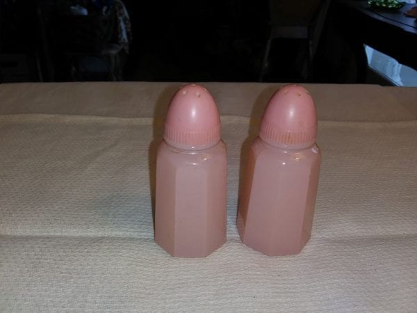 Moderntone Platonite Pink Salt and Pepper Shaker (set)