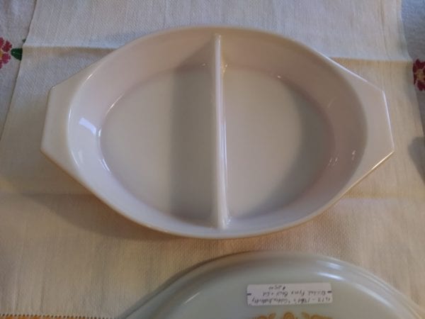 Pyrex Butterfly Gold Divided Bowl and Lid - Image 4