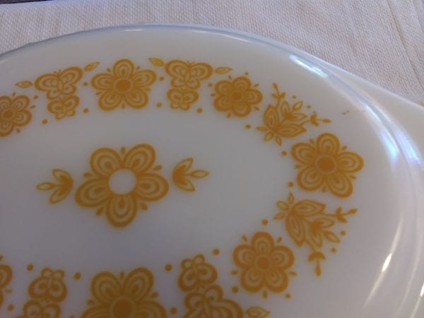 Pyrex Butterfly Gold 1 1/2qt. Covered Bowl - Image 3