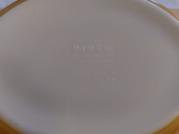 Pyrex Butterfly Gold 1 1/2qt. Covered Bowl - Image 6