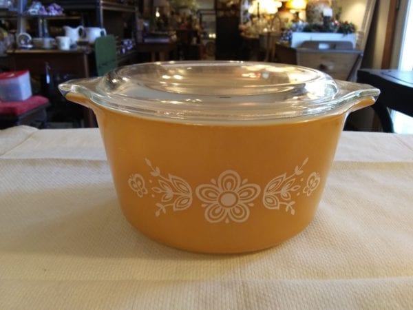 Pyrex Butterfly Gold 1qt Covered Bowl