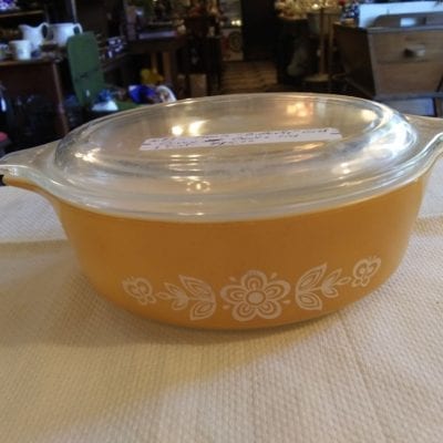 Pyrex Butterfly Gold 1pt. Covered Bowl