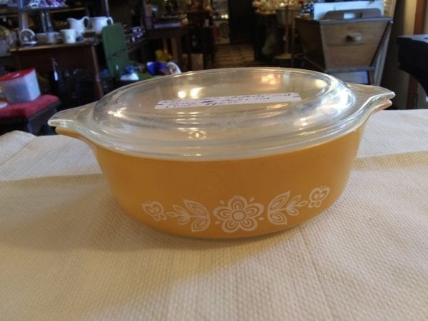 Pyrex Butterfly Gold 1pt. Covered Bowl