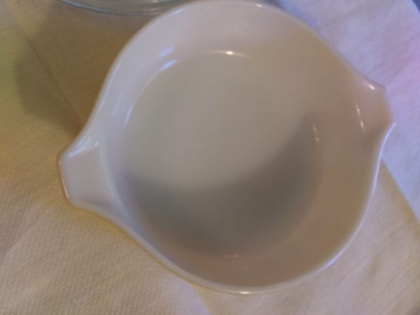 Pyrex Butterfly Gold 1pt. Covered Bowl - Image 3