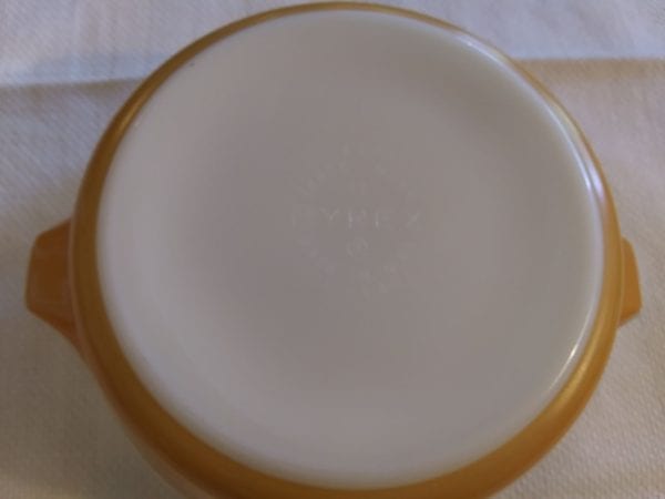Pyrex Butterfly Gold 1pt. Covered Bowl - Image 4