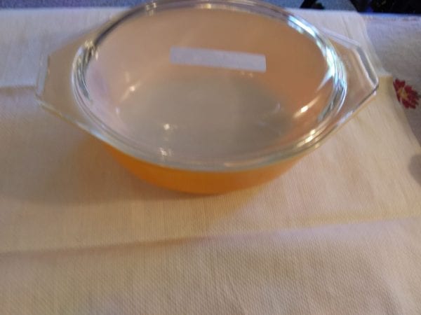 Pyrex Gold 1 1/2qt. Bowl and Lib - Image 2