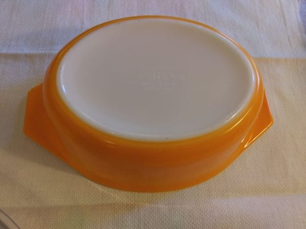 Pyrex Gold 1 1/2qt. Bowl and Lib - Image 5