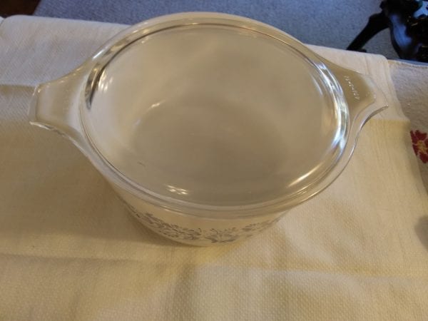 Pyrex 1 1/2qt Blue/White Bowl and Lid - Image 2