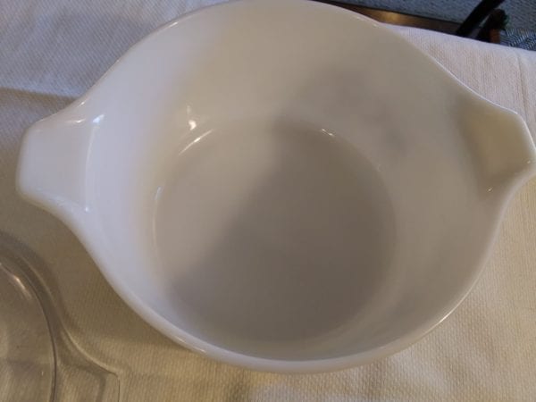 Pyrex 1 1/2qt Blue/White Bowl and Lid - Image 3