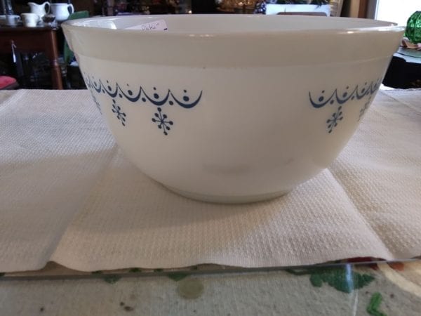 Pyrex "Snowflake" 1 1/2qt Bowl - Image 2
