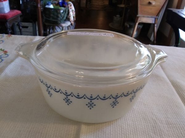 Pyrex "Snowflake" 1 1/2pt Bowl and Lid