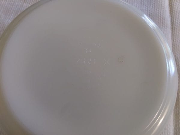 Pyrex "Snowflake" 1 1/2pt Bowl and Lid - Image 3