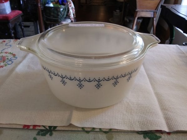 Pyrex "Snowflake" 1 1/2qt Bowl and Lid