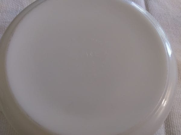 Pyrex "Snowflake" 1 1/2qt Bowl and Lid - Image 3
