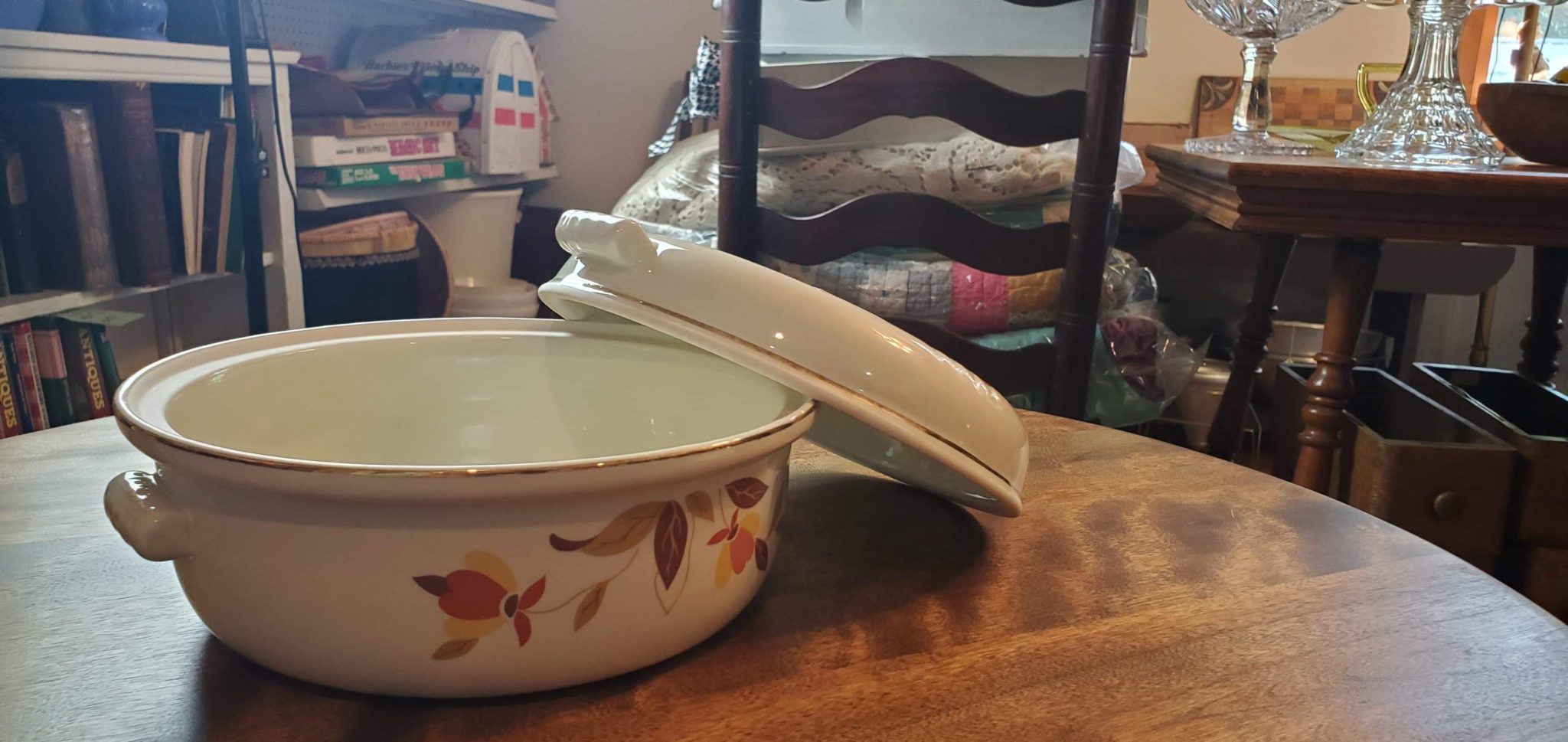 Autumn Leaf Casserole Bowl w/ Lid