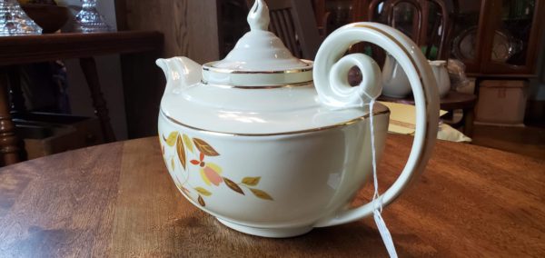 Autumn Leaf Aladdin Tea Pot w/ Lid - Image 5