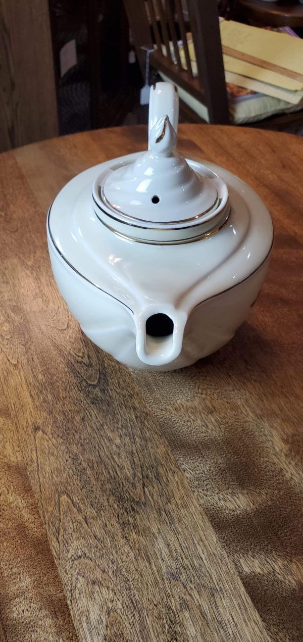 Autumn Leaf Aladdin Tea Pot w/ Lid - Image 6