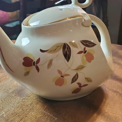Autumn Leaf Hook Tea Pot w/ Lid