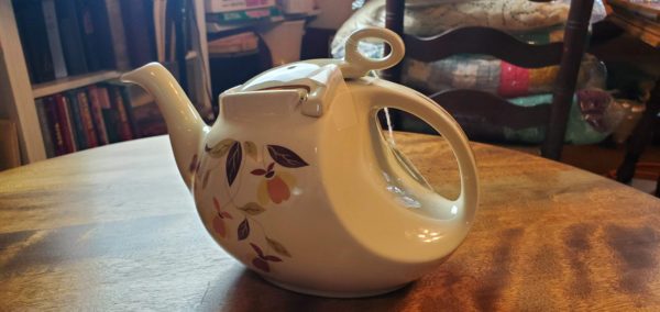 Autumn Leaf Hook Tea Pot w/ Lid - Image 2