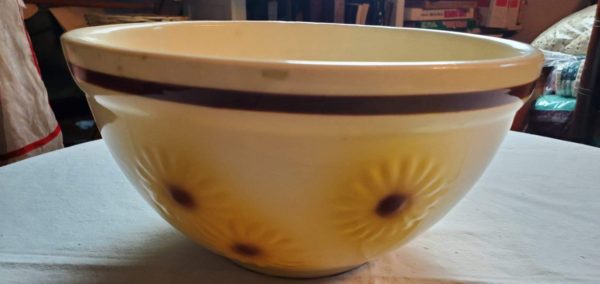 Hull Bowl w/ Sunflowers