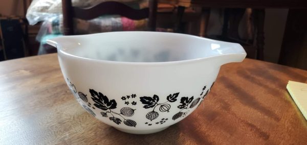 Pyrex "Gooseberry" Bowl