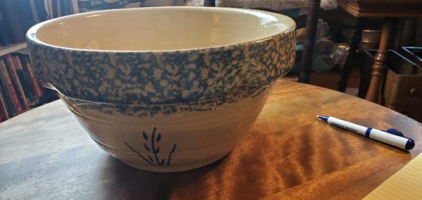 Roseville Ramsbottom Sponge Ware Bowl - Image 6
