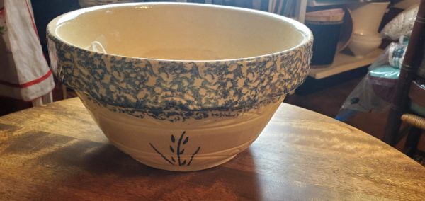 Roseville Ramsbottom Sponge Ware Bowl