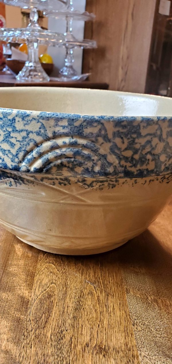 Roseville Ramsbottom Sponge Ware Bowl - Image 3