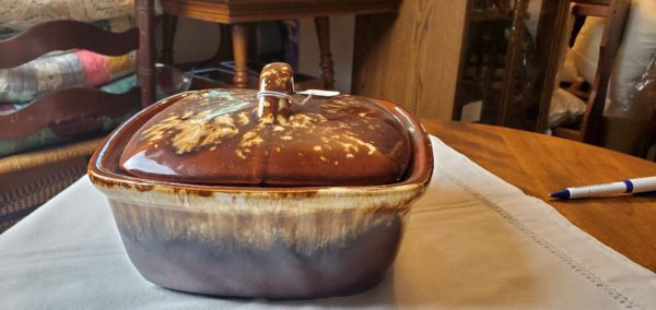 Roseville Brown Drip Design Casserole Bowl - Image 4