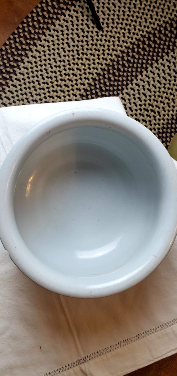 Old Chamber Pot w/ Lid - Image 6