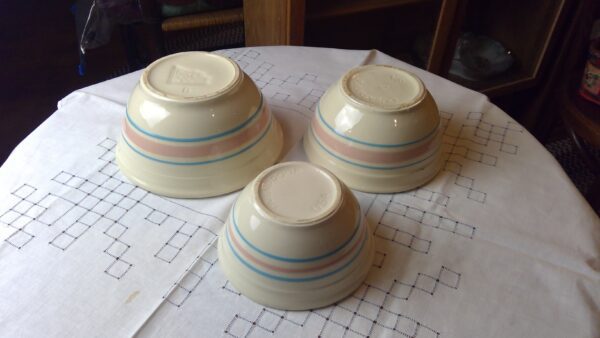 Set of 3 McCoy Ovenware Bowls - Image 3