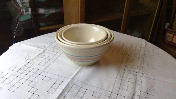 Set of 3 McCoy Ovenware Bowls - Image 4