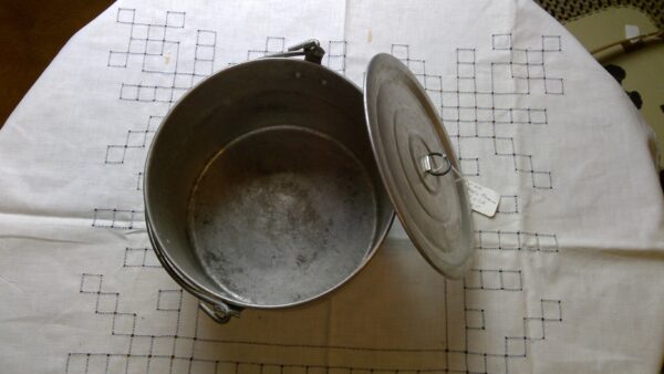 1940s Pot and Lib - Image 2